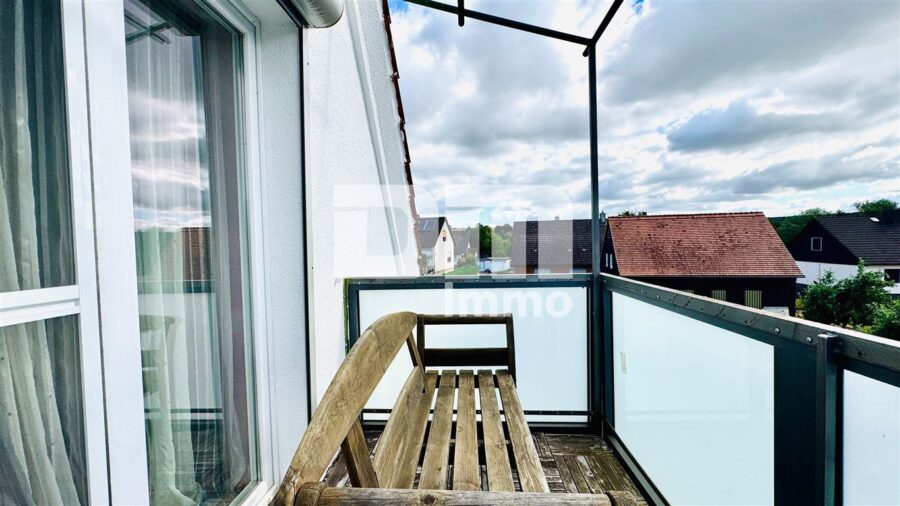Kernsaniertes Einfamilienhaus mit Doppelgarage, großem Garten und Home-Office-Oase - OG / DG Balkon